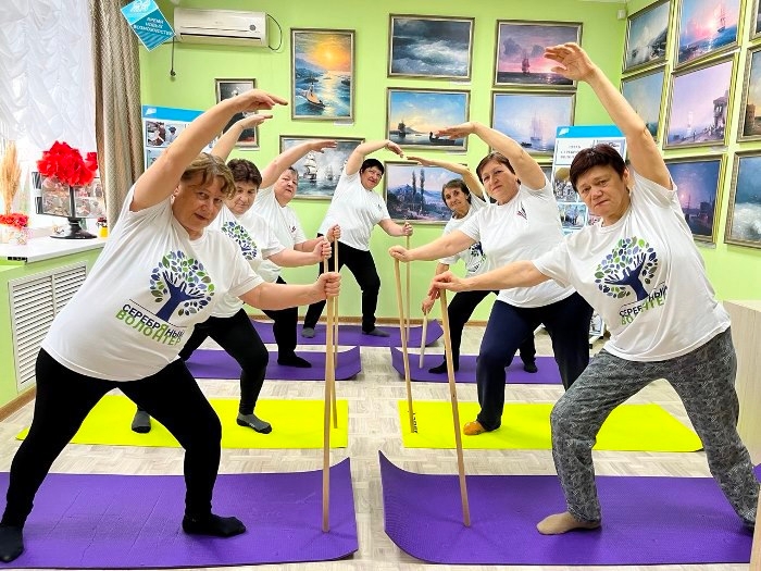 Саратовским пенсионерам предлагают упражняться с палками